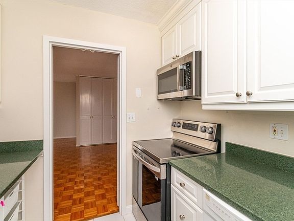5th image of 111 Perkins St #121