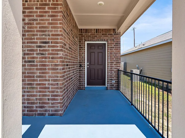 5010 Jovian — Photo 2