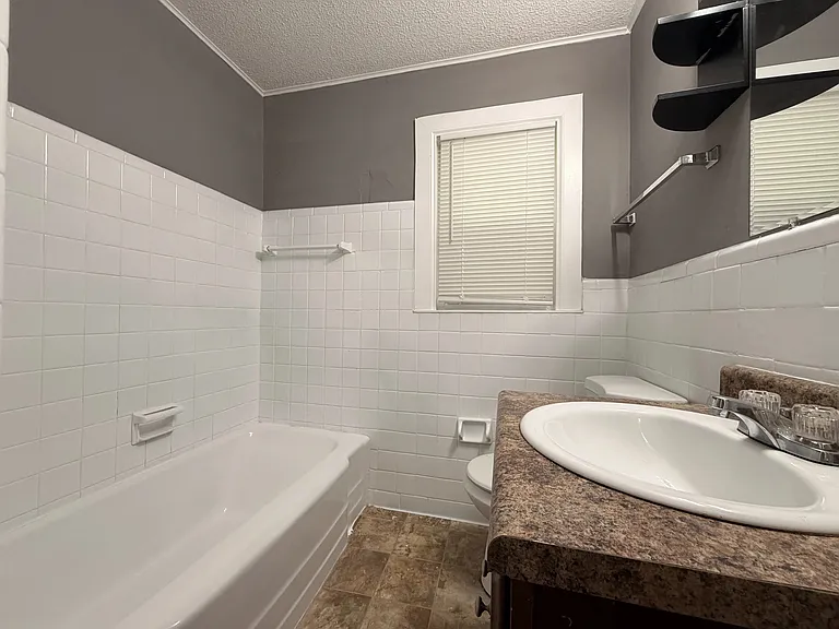 1426 Joy Ln — Photo 2