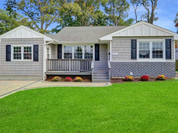 581 Rockne Avenue, Massapequa Park, NY 11762