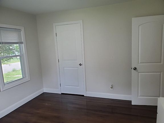 5th image of 18 Clayton Ave