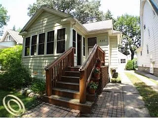 430 Leroy St photo 1