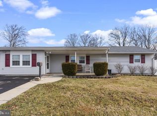 30 Gamewood Rd, Levittown, PA 19057