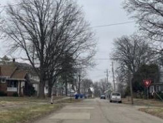 Exterior Neighborhood (street photo)