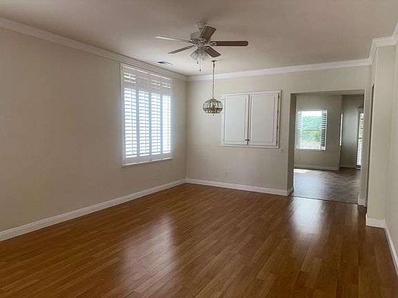 3rd image of 1571 Rubidoux Ln