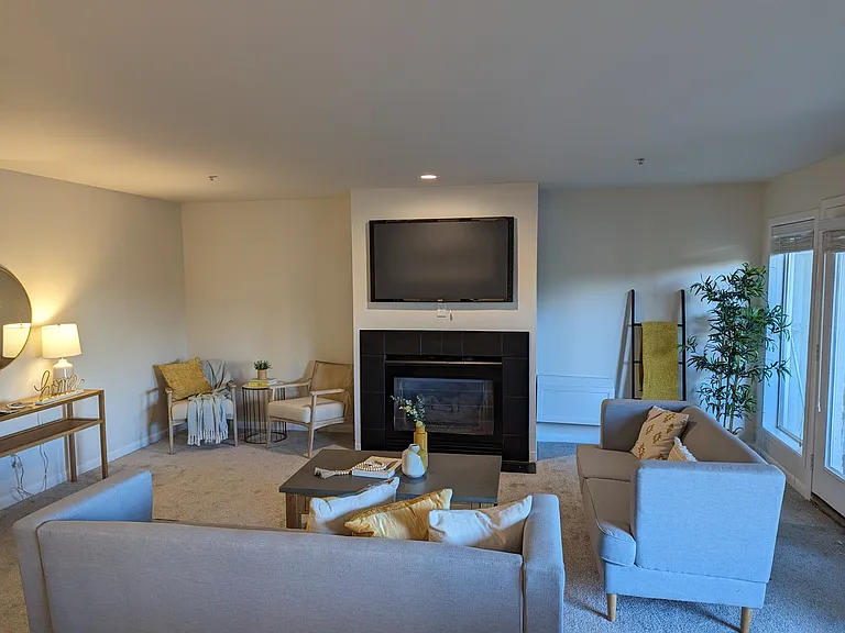 420 Bellevue Way SE #103 — Photo 3