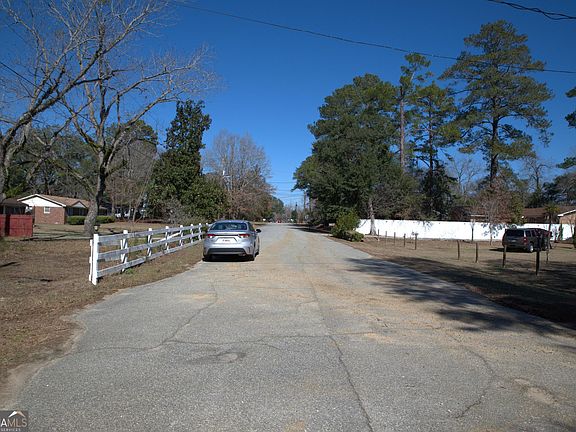 2nd image of 920 Cordele Rd