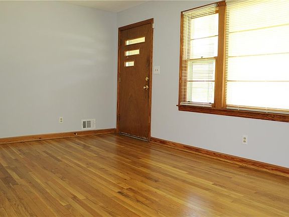 5th image of 2730 Birchwood Way SW