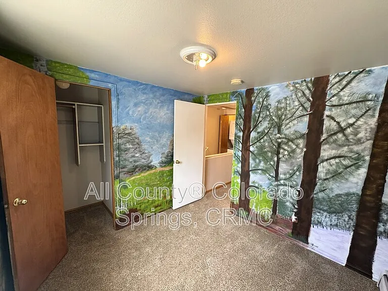 565 W Dale St — Photo 12