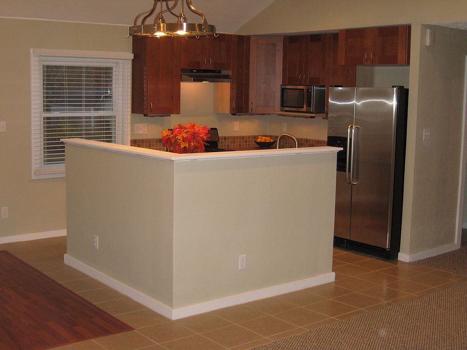 New kitchen w/Stainless Appliances