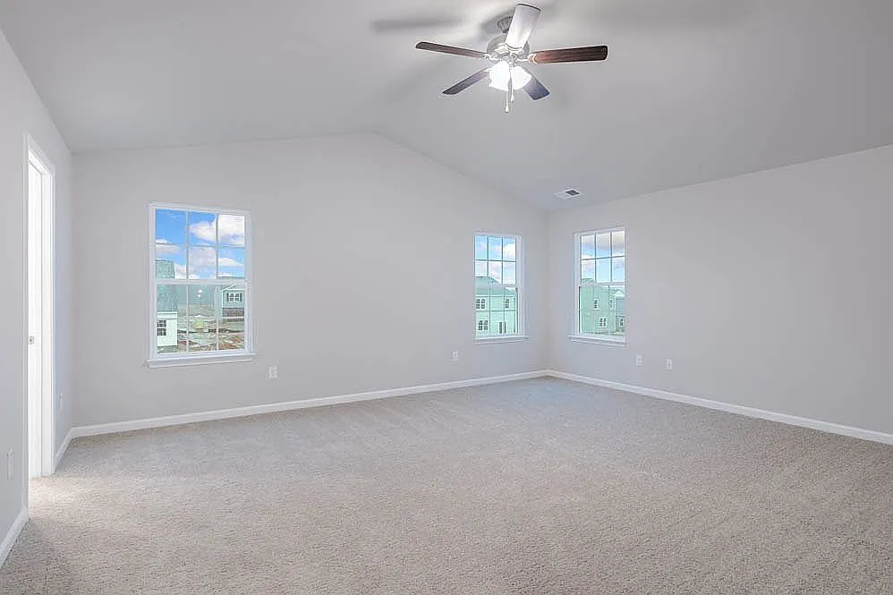 4 bed, 2882 sqft, $2,295 — Photo 4