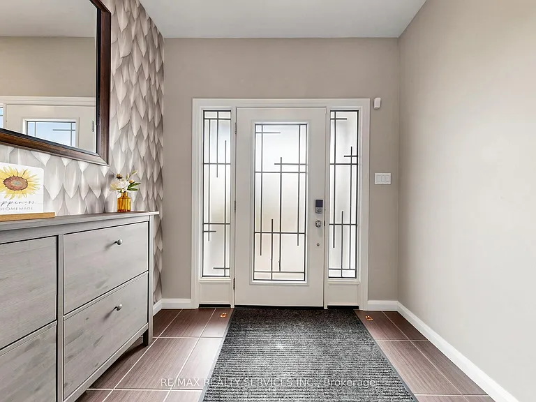 291 Hardcastle Dr — Photo 5