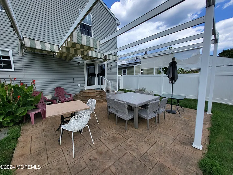 126 Elmwood Ave — Photo 27