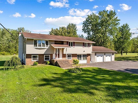 3rd image of 8942 Ash Ln