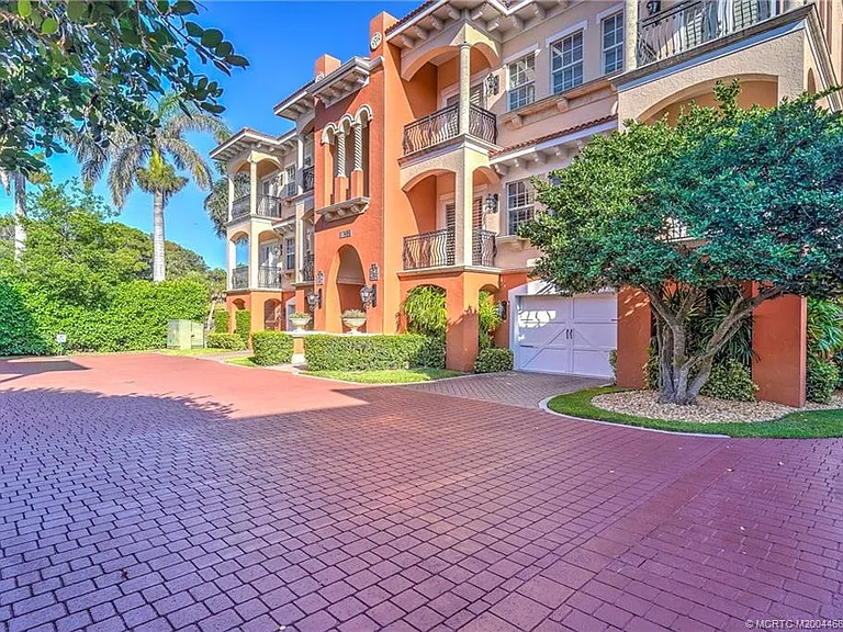 1528 NE Outrigger Landings Dr #208 — Photo 5