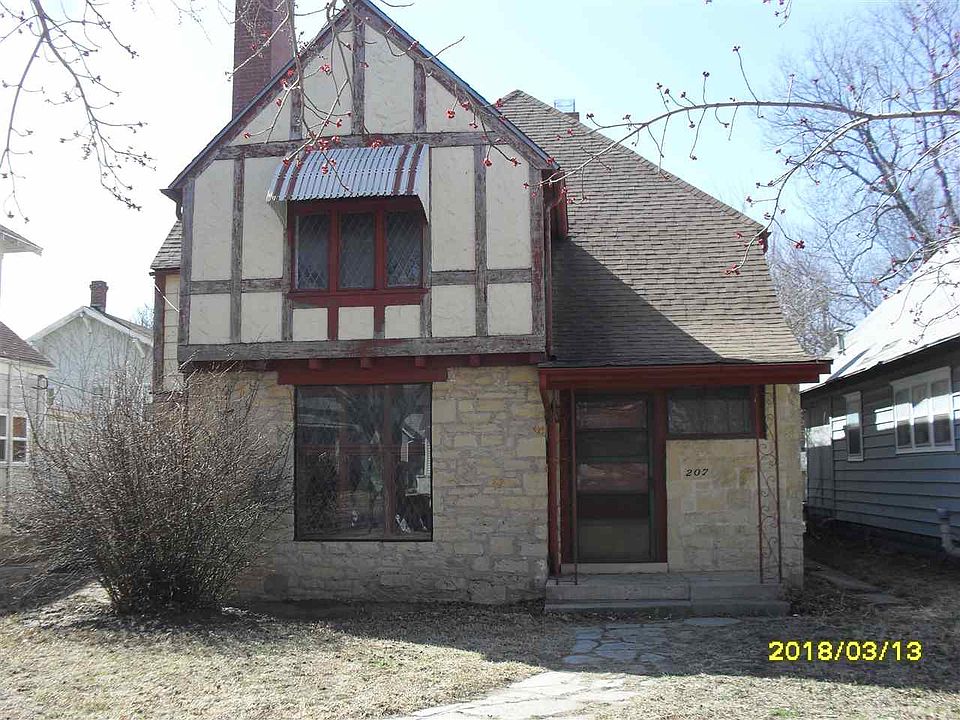 1st image of 207 N 2nd St