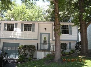 8464 Great Lake Ln, Springfield, VA 22153