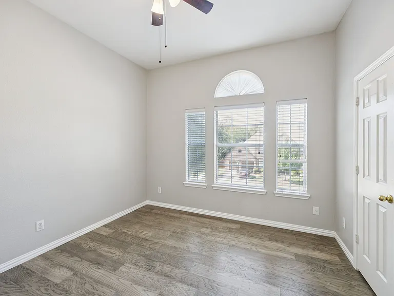 3201 Kent Dr — Photo 13
