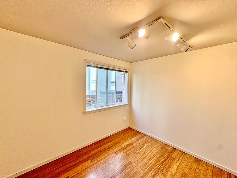 2432 Dexter Ave N #100 — Photo 22