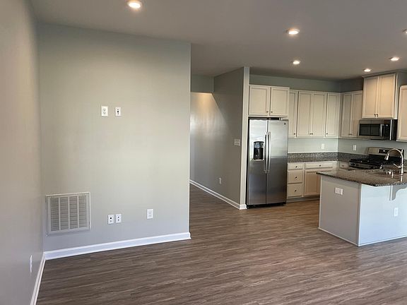 5th image of 103 Bicameral Ln #103