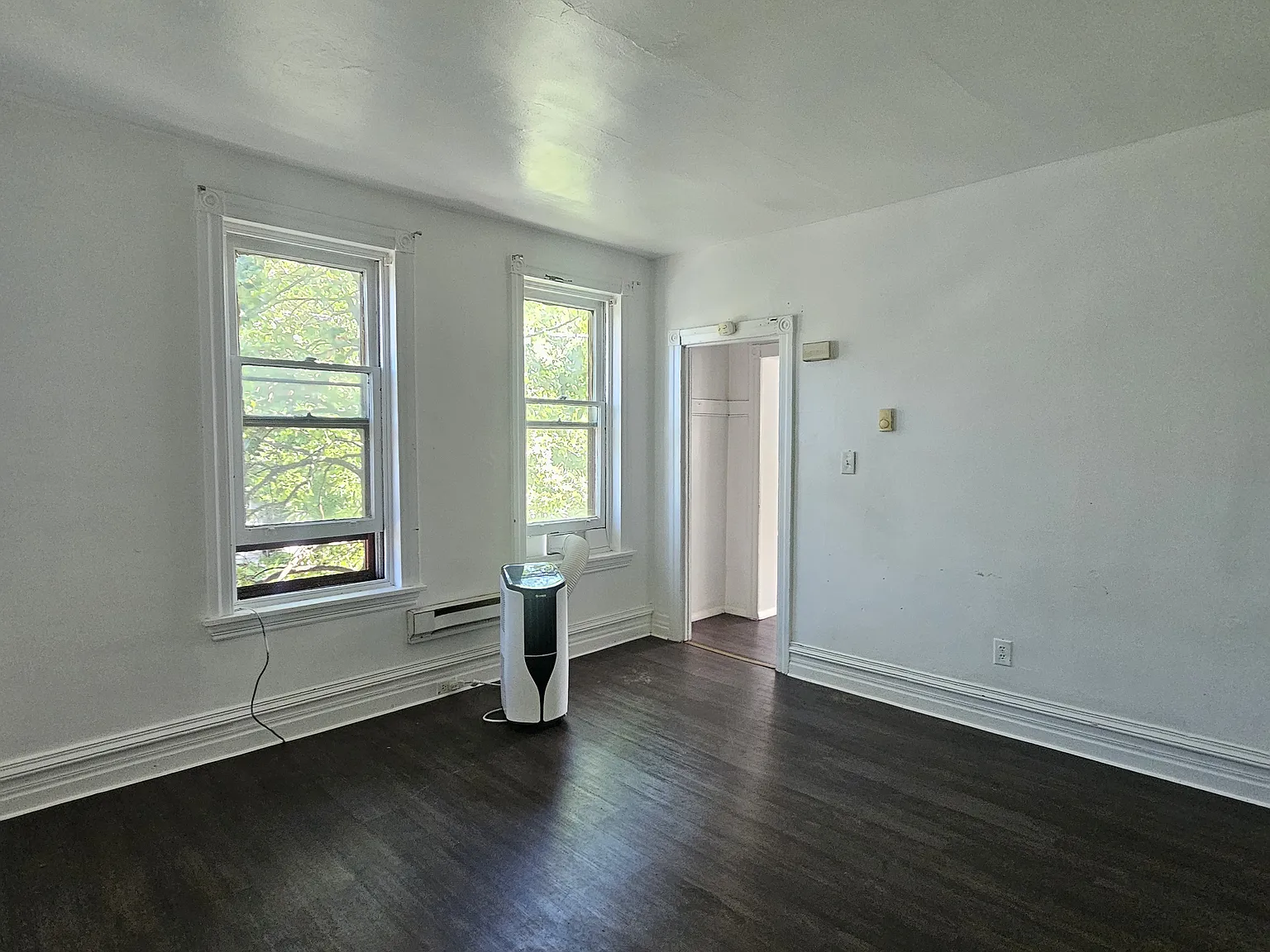 422 Windsor St — Photo 2