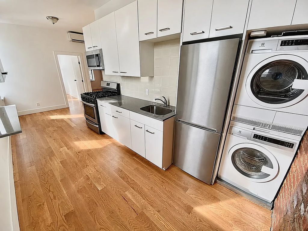 2 BR in Astoria