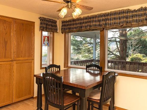 2nd image of 558 Oak Hill Cir