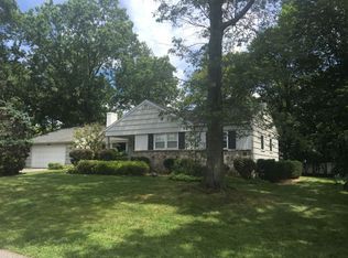 103 Overlook Ter, East Hills, NY 11577