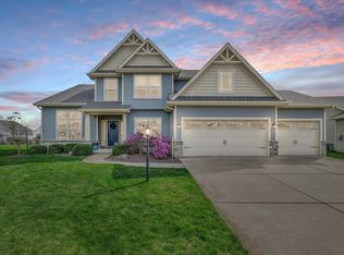 1209 Farm Lake Dr, Mahomet, IL