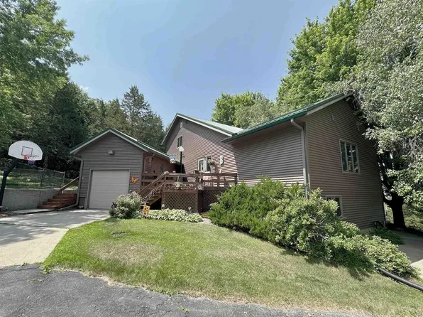 1701 249th St, Decorah, IA 52101