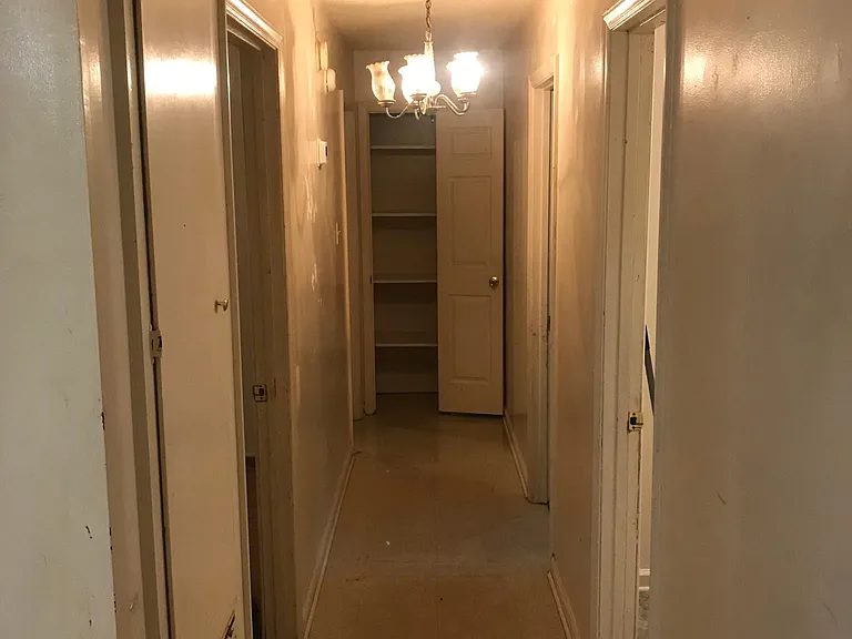 1910 John Ct — Photo 11