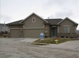 19211 Pasadena Cir, Omaha, NE 68130