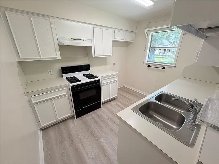 2220 Ripple Creek Dr — Photo 10