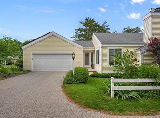 2 Red Cedar Trl, Madison, WI 53717