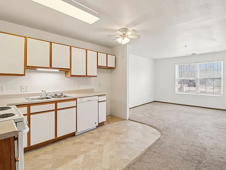 Wyndam Place Senior Residence - Lawrence — Photo 11