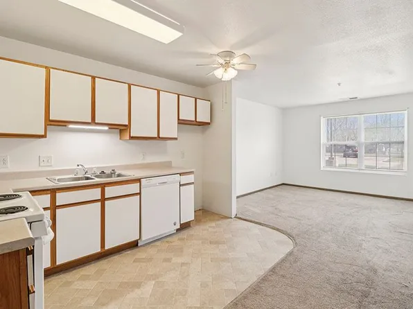 Wyndam Place Senior Residence - Lawrence, 2551 Crossgate Dr APT 110, Lawrence, KS 66047