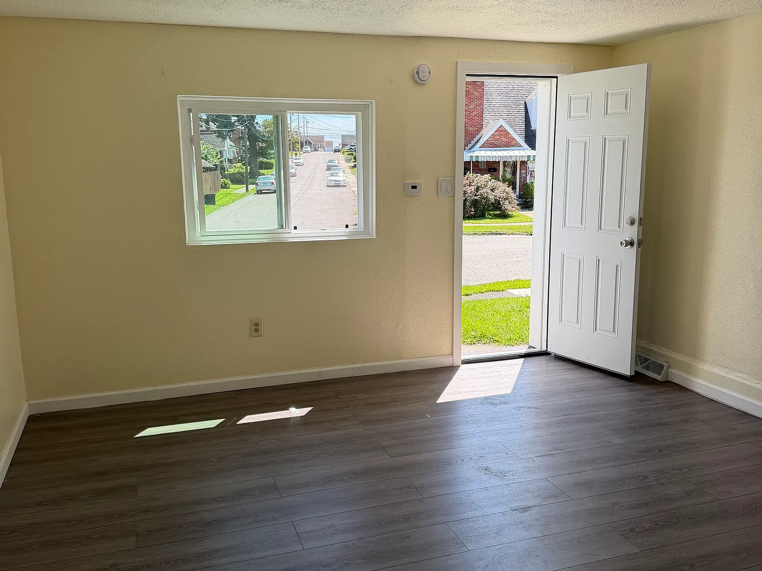 Studio, 950 sqft, $900 — Photo 4