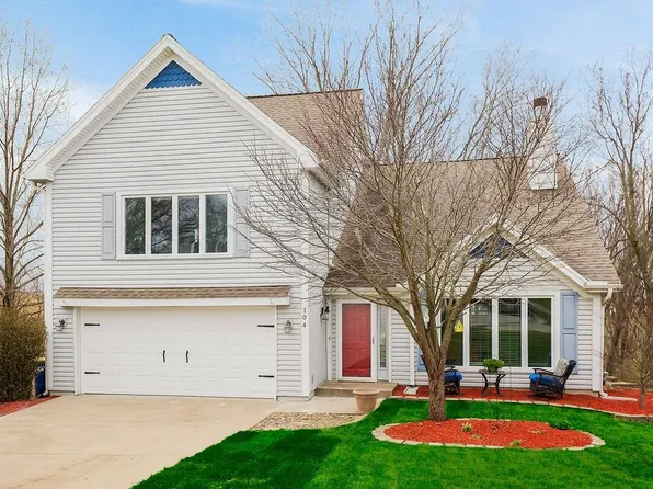 104 Gilliland Cir, Smithville, MO 64089