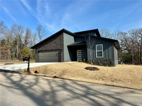 58 Strichen Dr, Bella Vista, AR 72715