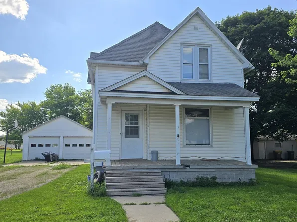 205 N Park St, Lake Mills, IA 50450