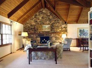 99 West Ln, Lake Barrington, IL