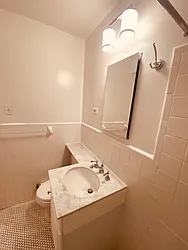 Rented by Metropolis Real Estate of Manhattan
