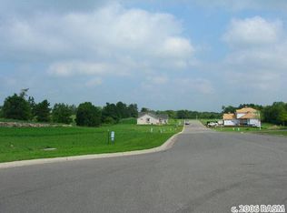 1820 Orchard Rdg, Saint Peter, MN 56082