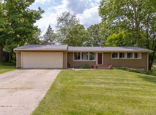 1319 Orlando Dr, Haslett, MI 48840