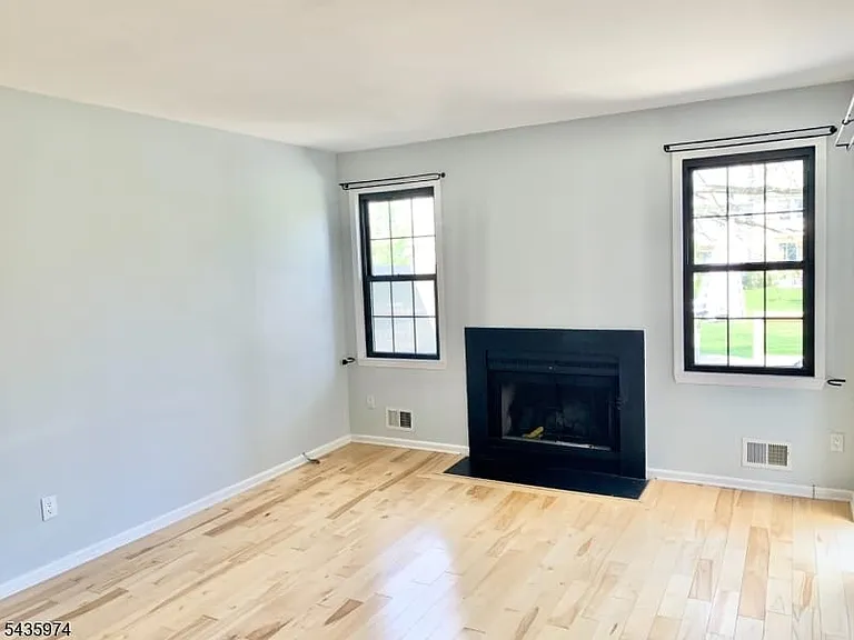 305 Marten Rd — Photo 3