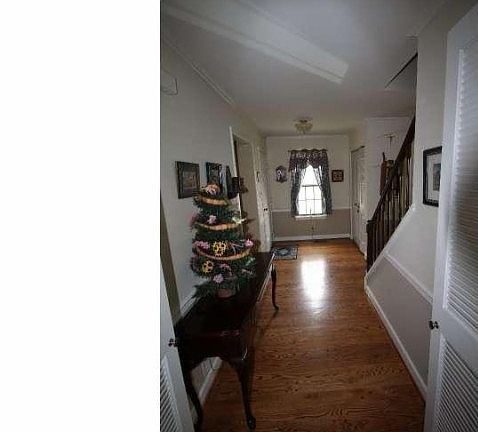 3rd image of 25 White Dr