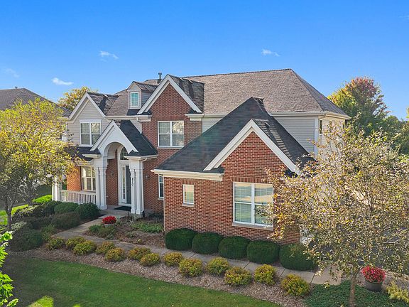 3rd image of 810 Bailey Ln