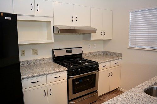4th image of 2702 Madrone Ave