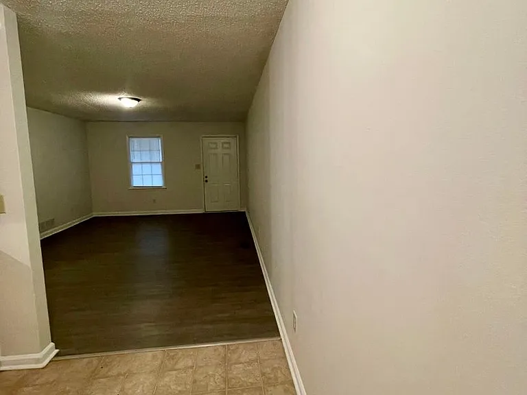 111 Fairhaven Ct — Photo 22