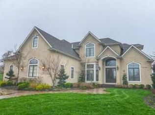 2233 Oak Crest Dr, Liberty, MO 64068